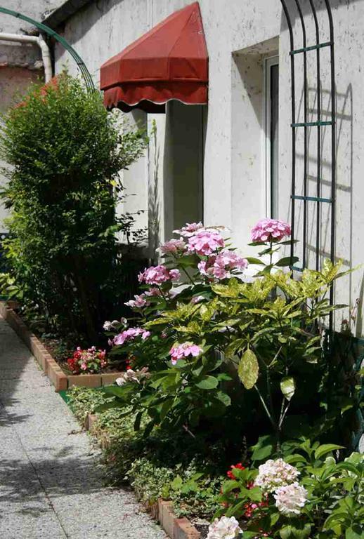 Hotel Princesse Isabelle Puteaux Exterior photo