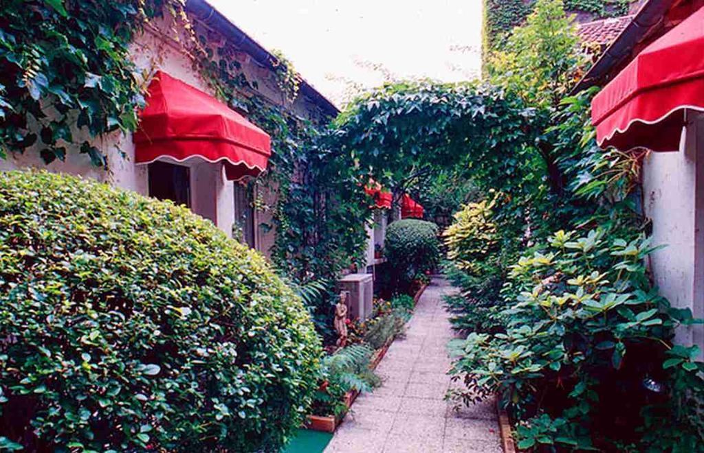 Hotel Princesse Isabelle Puteaux Exterior photo